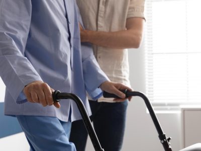 health-assistant-with-female-patient 크게